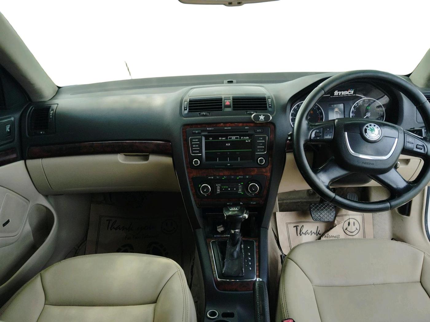 2011 Skoda Laura L&K 2.0 TDI AT, Diesel, Automatic, 1,26,248 km, interior
