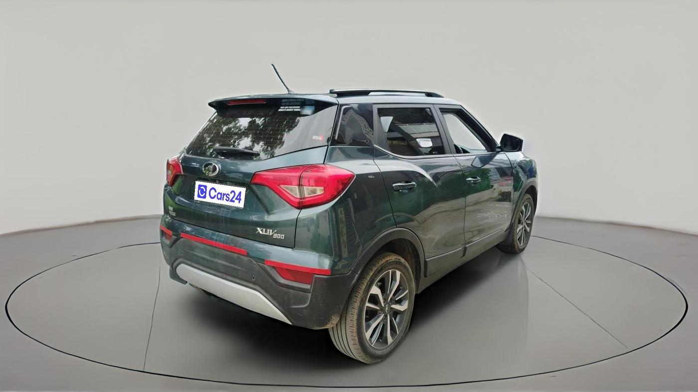 2021 Mahindra XUV300 W8 (O) 1.2 PETROL AMT, Petrol, Automatic, 46,438 km, exterior