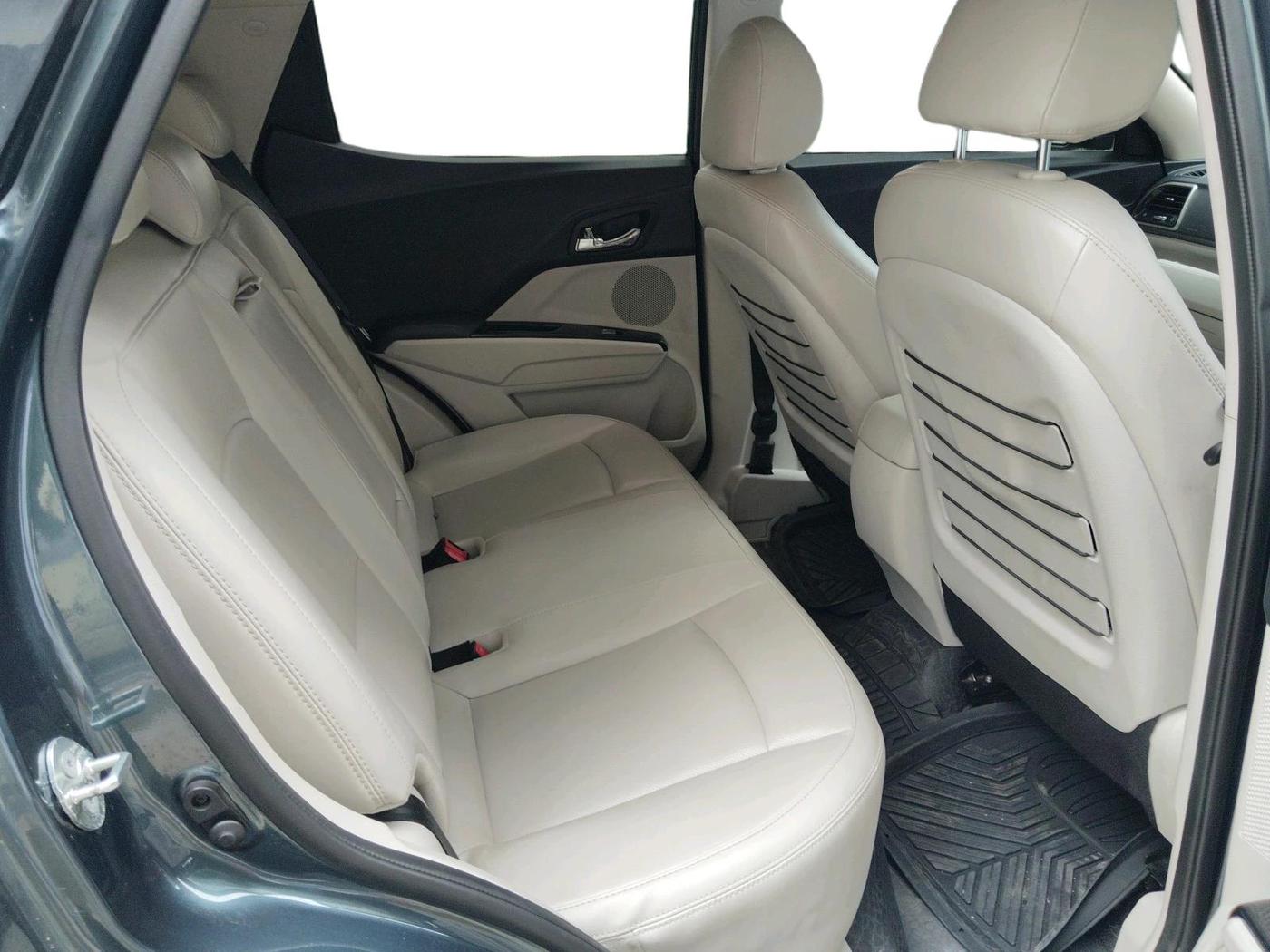 2021 Mahindra XUV300 W8 (O) 1.2 PETROL AMT, Petrol, Automatic, 46,438 km, interior