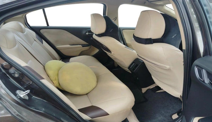 2017 Honda City 1.5L I-DTEC V, Diesel, Manual, 1,66,916 km, interior