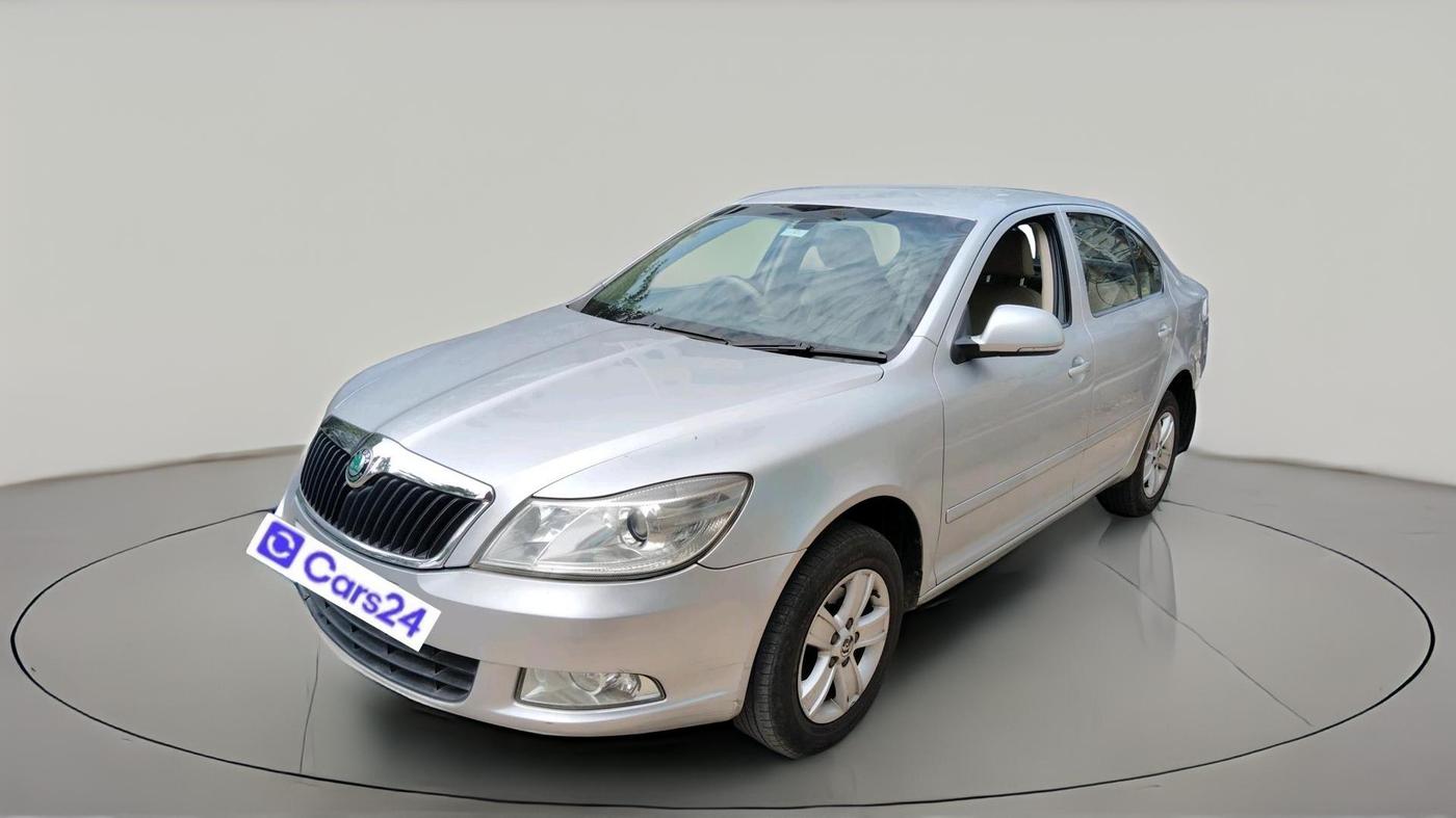 2013 Skoda Laura AMBITION 2.0 TDI CR MT, Diesel, Manual, 1,77,220 km, exterior