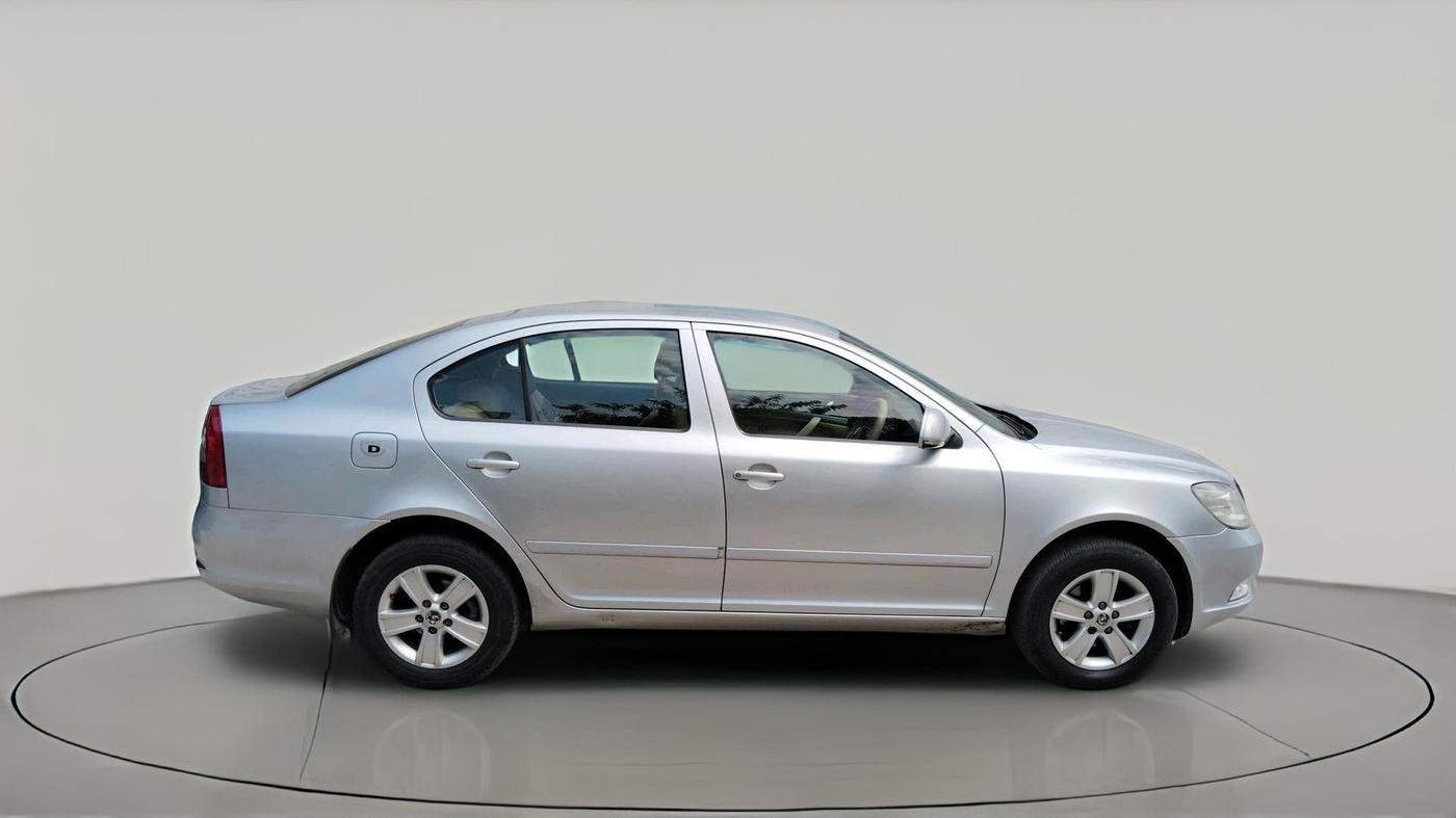 2013 Skoda Laura AMBITION 2.0 TDI CR MT, Diesel, Manual, 1,77,220 km, exterior