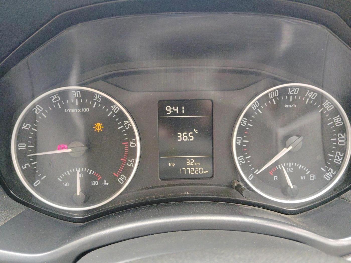 2013 Skoda Laura AMBITION 2.0 TDI CR MT, Diesel, Manual, 1,77,220 km, interior