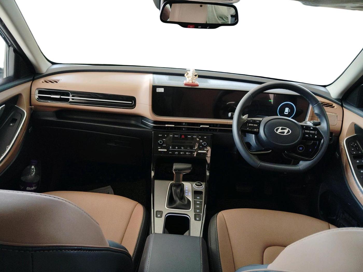2025 Hyundai ALCAZAR Signature 6 STR 1.5 Turbo GDi Petrol DCT, Petrol, Automatic, 14,000 km, interior