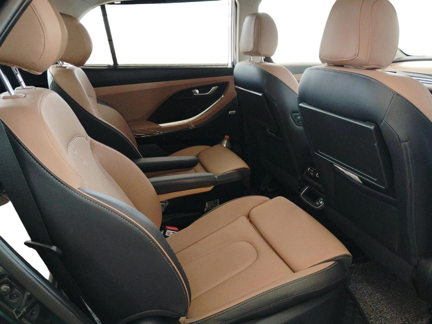 2025 Hyundai ALCAZAR Signature 6 STR 1.5 Turbo GDi Petrol DCT, Petrol, Automatic, 14,000 km, interior