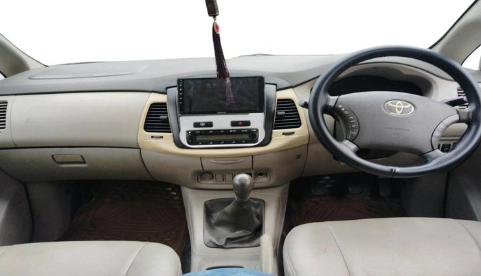 2010 Toyota Innova V 2.5 7 STR, Diesel, Manual, 2,69,828 km, interior