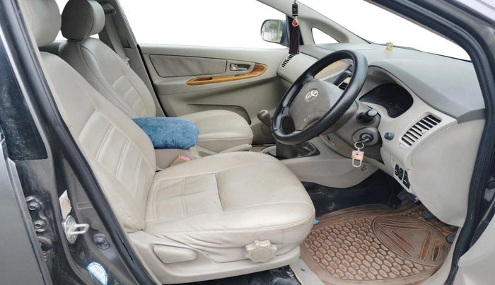 2010 Toyota Innova V 2.5 7 STR, Diesel, Manual, 2,69,828 km, interior