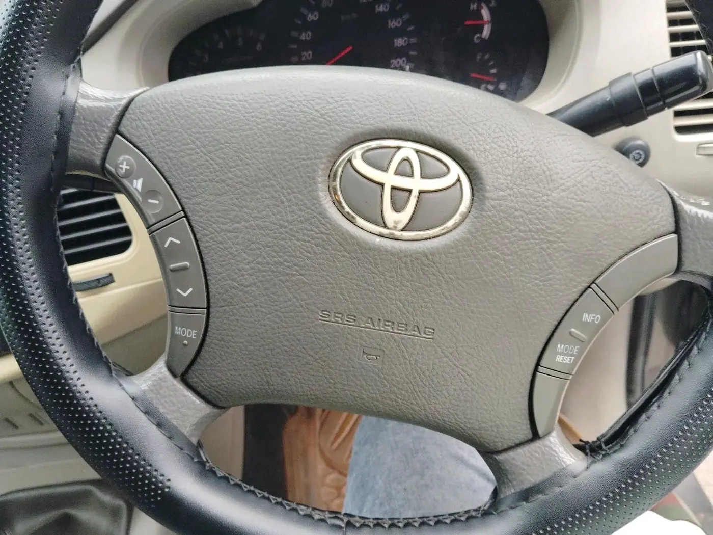 2010 Toyota Innova V 2.5 7 STR, Diesel, Manual, 2,69,828 km, interior