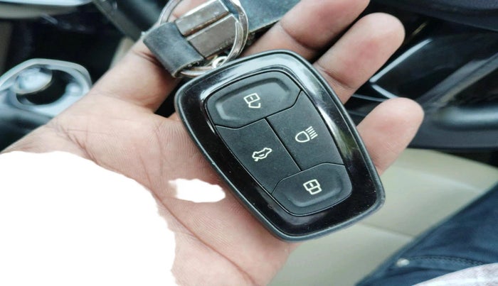 2021 Tata Safari XZ PLUS 6 S, Diesel, Manual, 1,40,476 km, interior