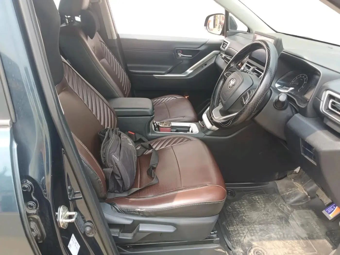 2023 Toyota INNOVA HYCROSS GX 7 STR, Petrol, Automatic, 63,246 km, interior
