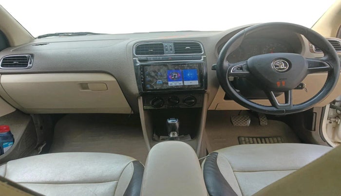 2015 Skoda Rapid AMBITION 1.5 TDI AT, Diesel, Automatic, 1,67,721 km, interior