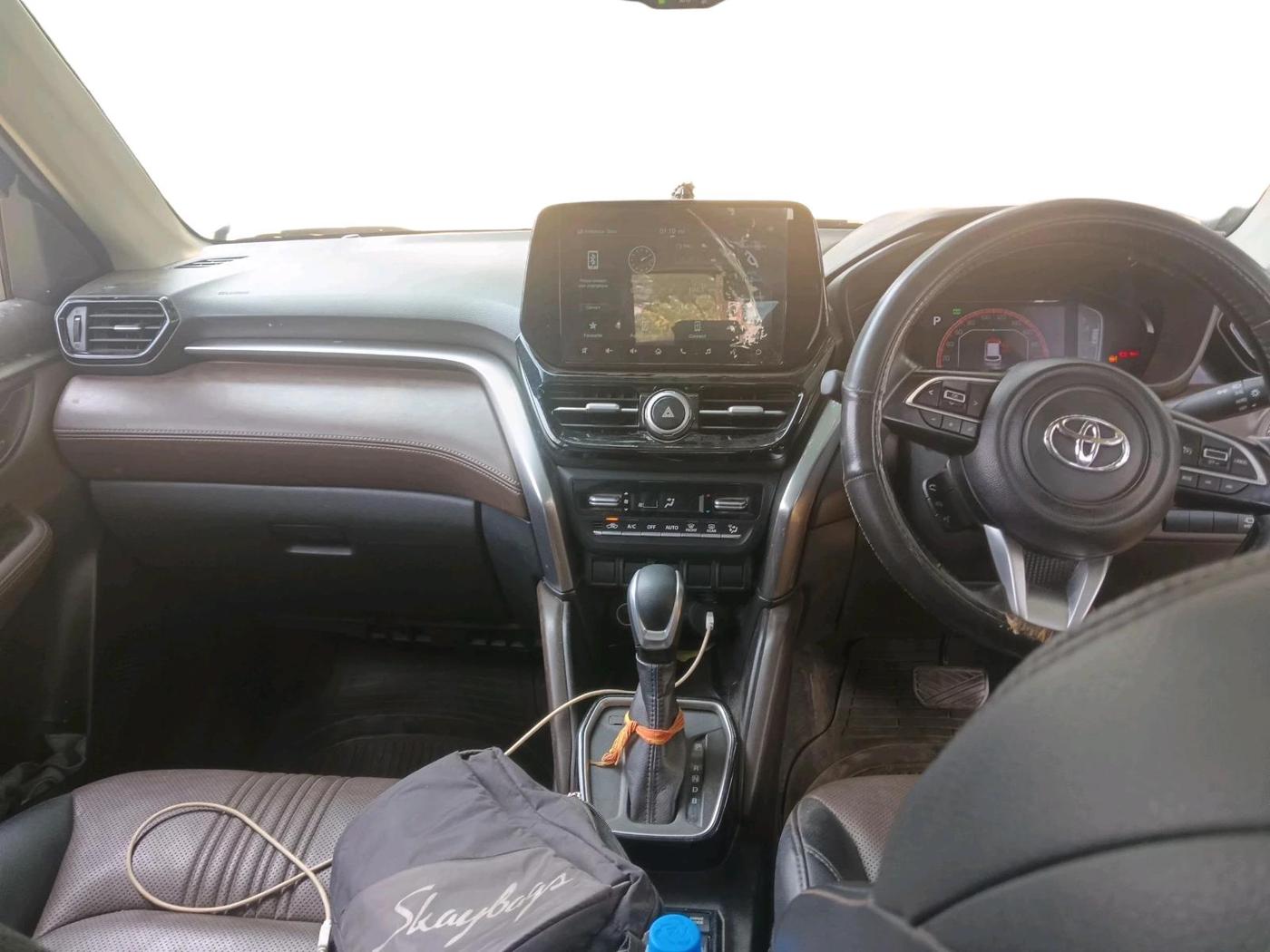 2024 Toyota URBAN CRUISER HYRYDER V HYBRID, Hybrid, Automatic, 3,251 km, interior