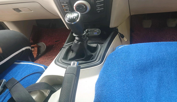 2022 Mahindra XUV300 W4 1.2 PETROL, Petrol, Manual, 88,709 km, interior