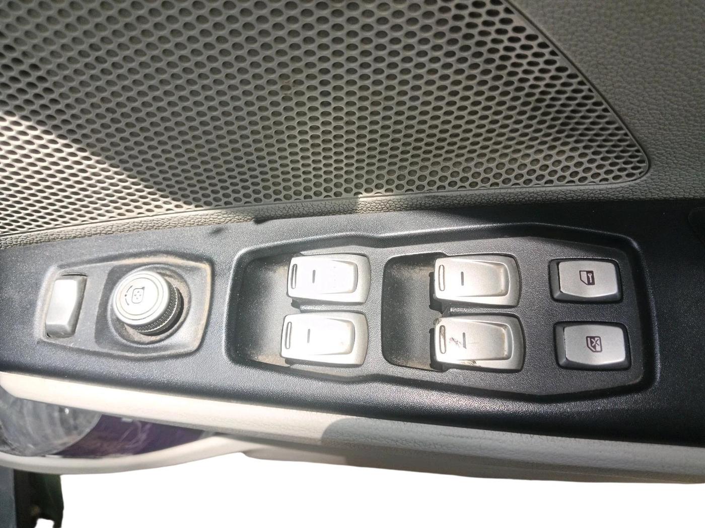 2022 Mahindra XUV300 W4 1.2 PETROL, Petrol, Manual, 88,709 km, interior