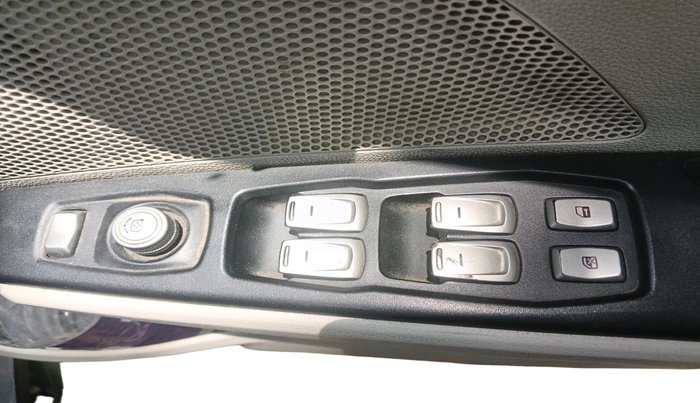 2022 Mahindra XUV300 W4 1.2 PETROL, Petrol, Manual, 88,709 km, interior