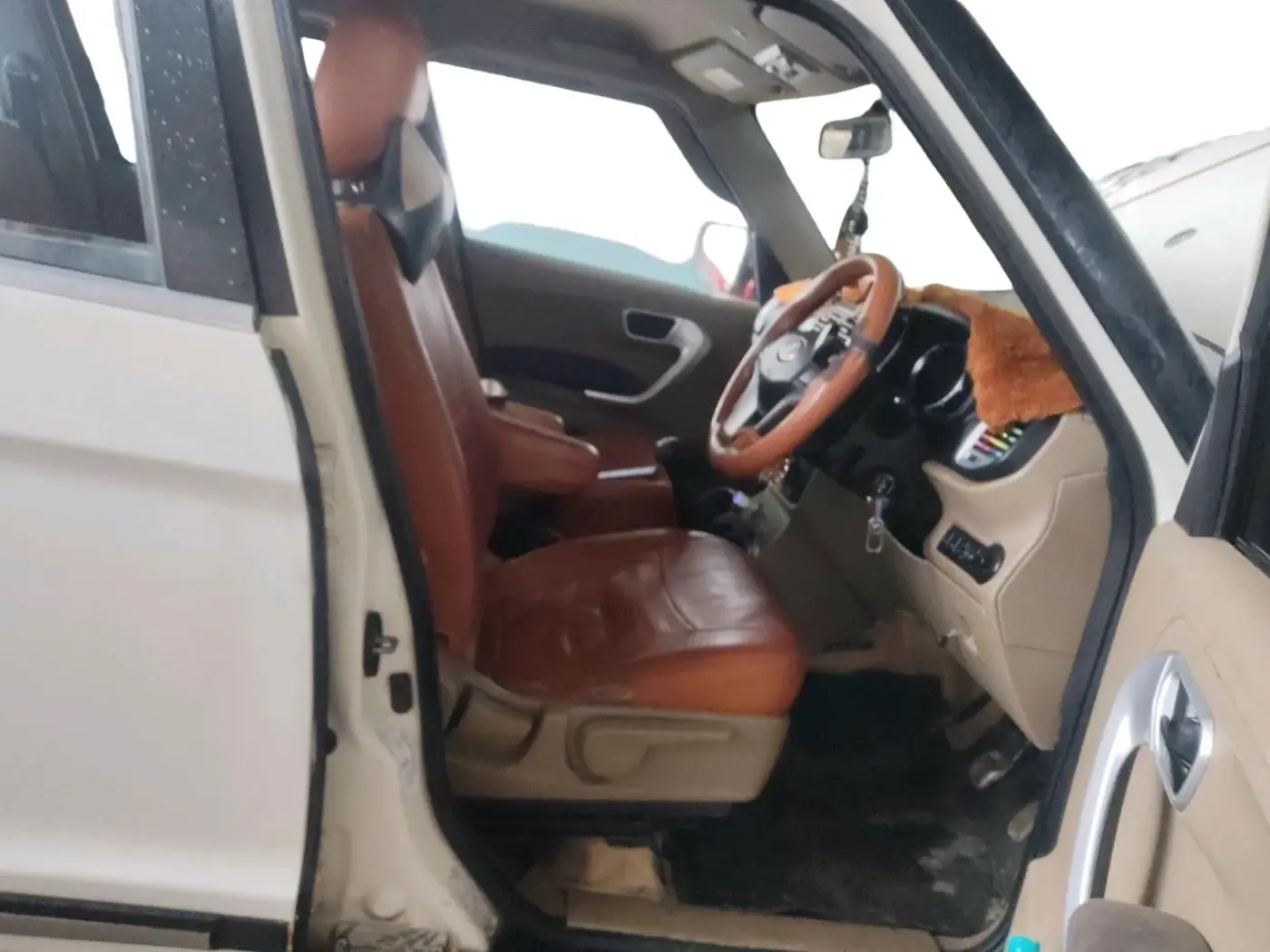 2016 Mahindra TUV300 T8, Diesel, Manual, 1,62,368 km, interior