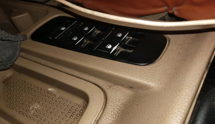 2016 Mahindra TUV300 T8, Diesel, Manual, 1,62,368 km, interior