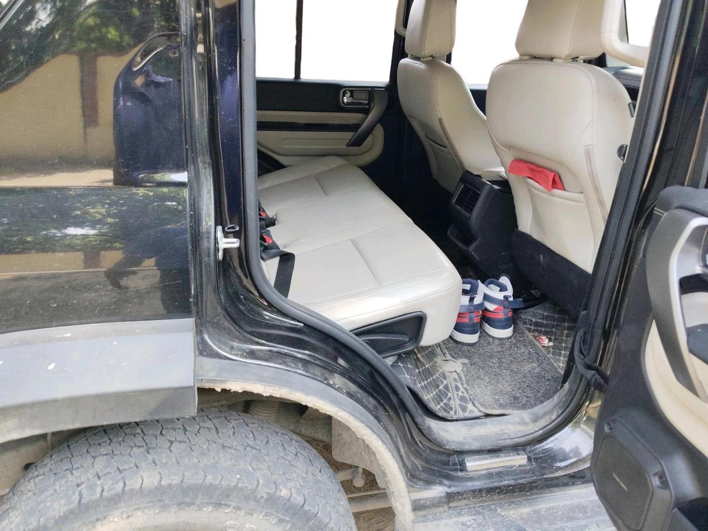 2025 Mahindra Thar Roxx  AX7 L Diesel MT 2WD, Diesel, Manual, 40,668 km, interior