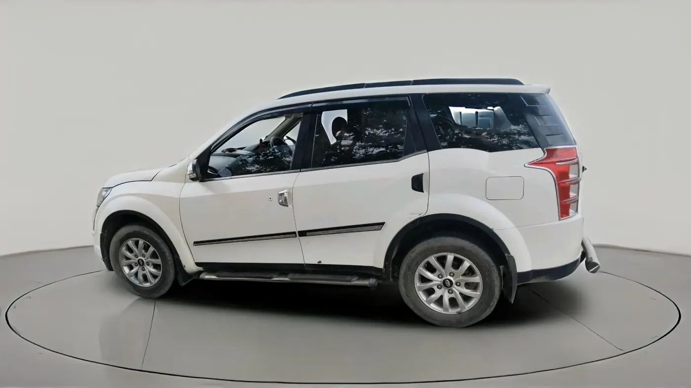2017 Mahindra XUV500 W10, Diesel, Manual, 1,44,785 km, exterior