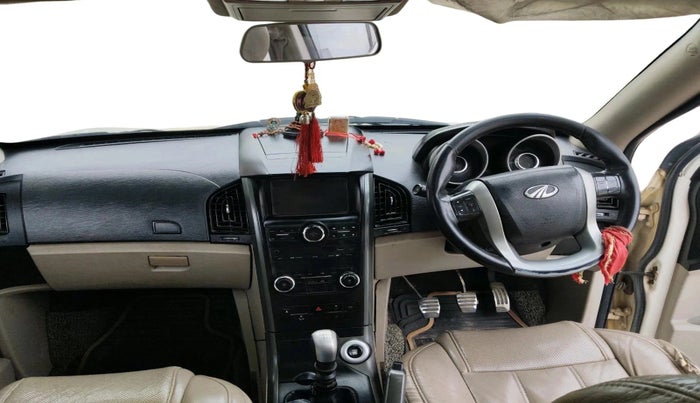 2017 Mahindra XUV500 W10, Diesel, Manual, 1,44,785 km, interior