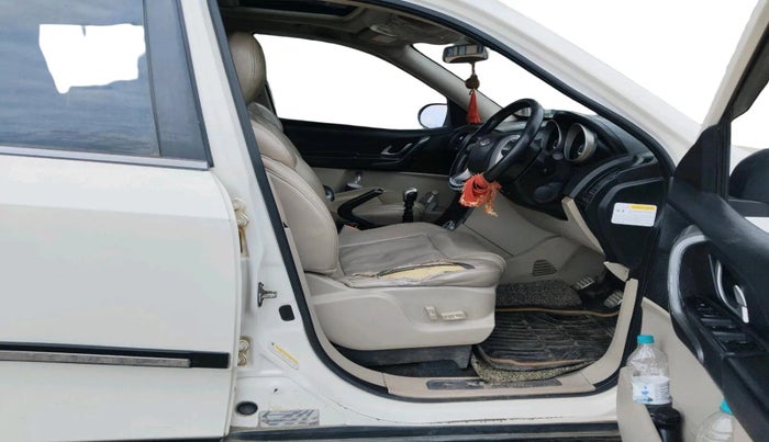 2017 Mahindra XUV500 W10, Diesel, Manual, 1,44,785 km, interior