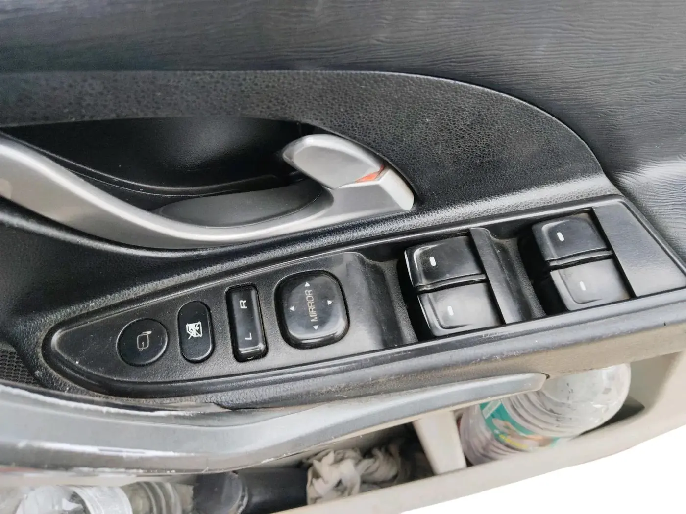 2017 Mahindra XUV500 W10, Diesel, Manual, 1,44,785 km, interior