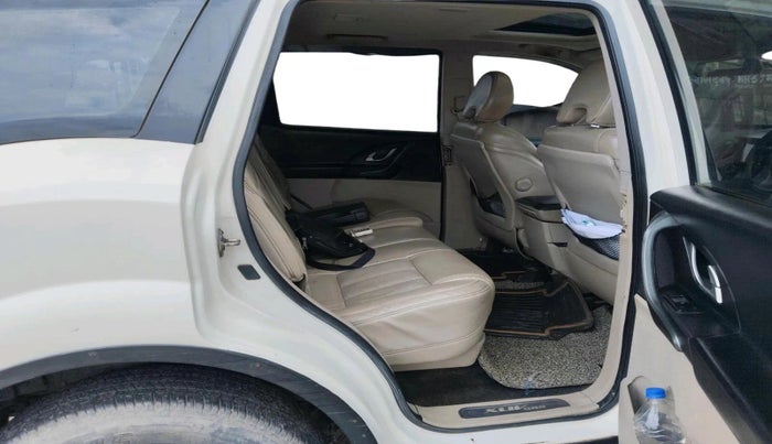 2017 Mahindra XUV500 W10, Diesel, Manual, 1,44,785 km, interior