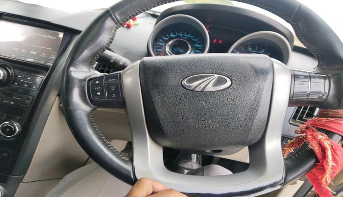 2017 Mahindra XUV500 W10, Diesel, Manual, 1,44,785 km, interior
