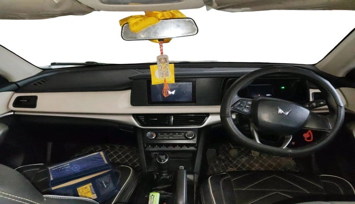 2022 Mahindra XUV700 MX D MT 5 STR, Diesel, Manual, 54,189 km, interior