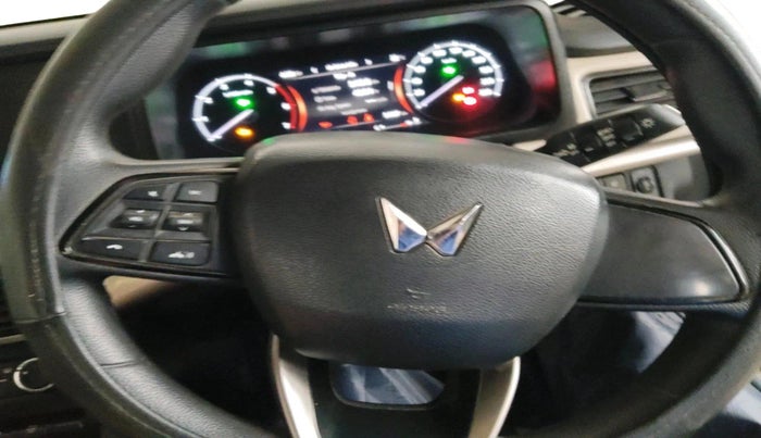 2022 Mahindra XUV700 MX D MT 5 STR, Diesel, Manual, 54,189 km, interior