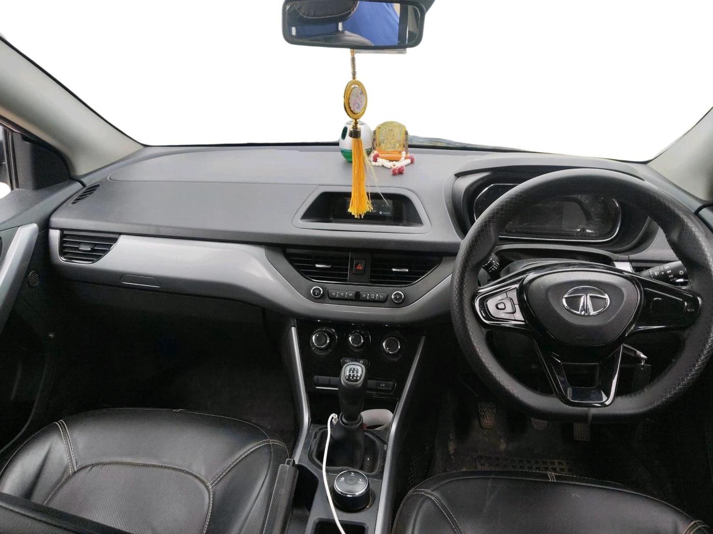 2023 Tata NEXON XM SUNROOF PETROL, Petrol, Manual, 29,694 km, interior