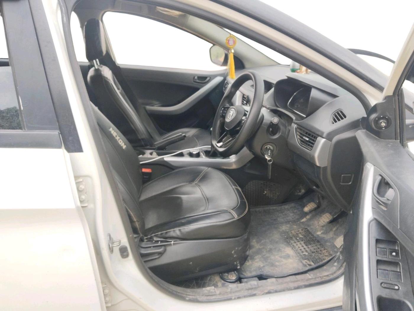 2023 Tata NEXON XM SUNROOF PETROL, Petrol, Manual, 29,694 km, interior