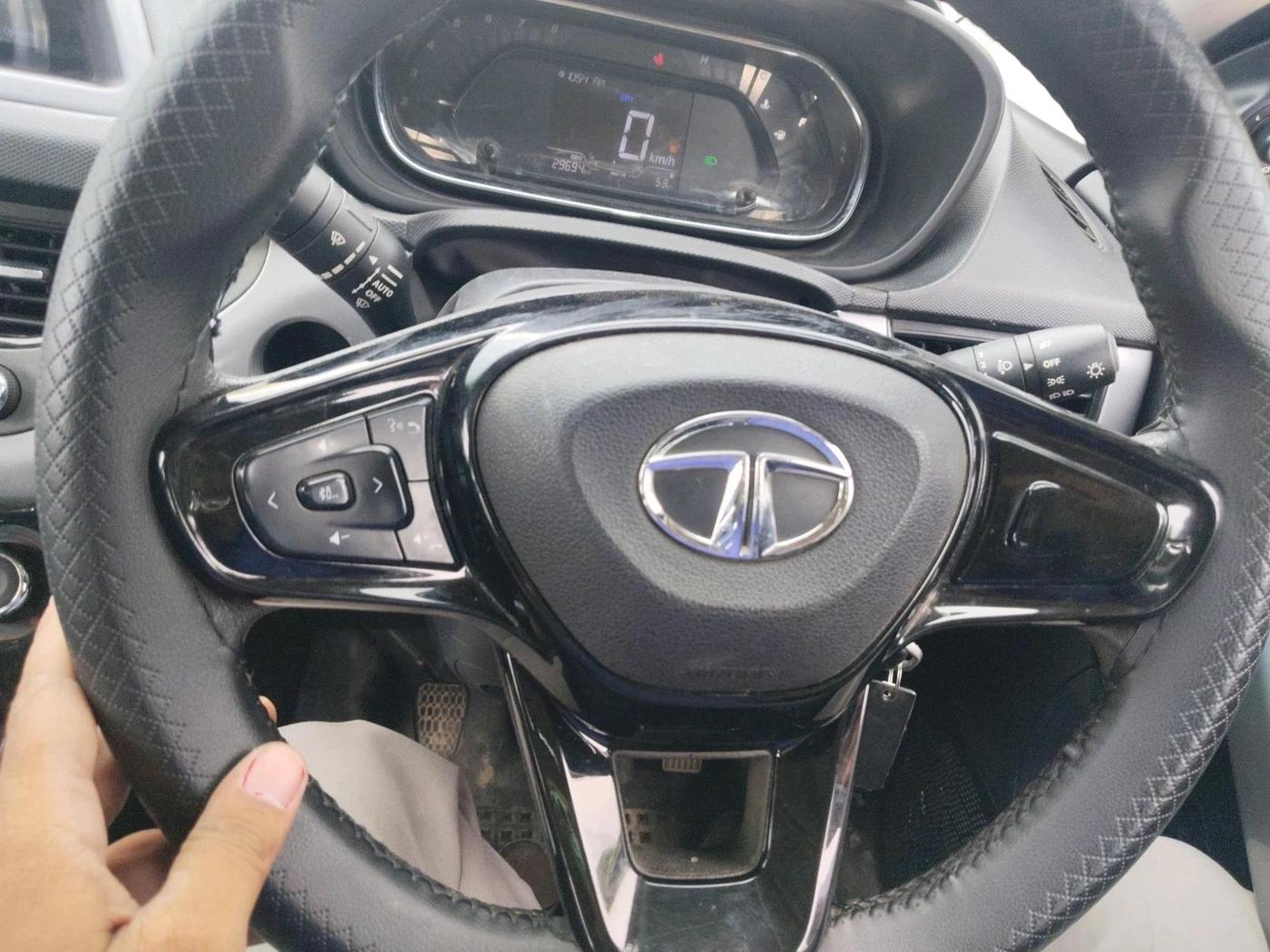2023 Tata NEXON XM SUNROOF PETROL, Petrol, Manual, 29,694 km, interior