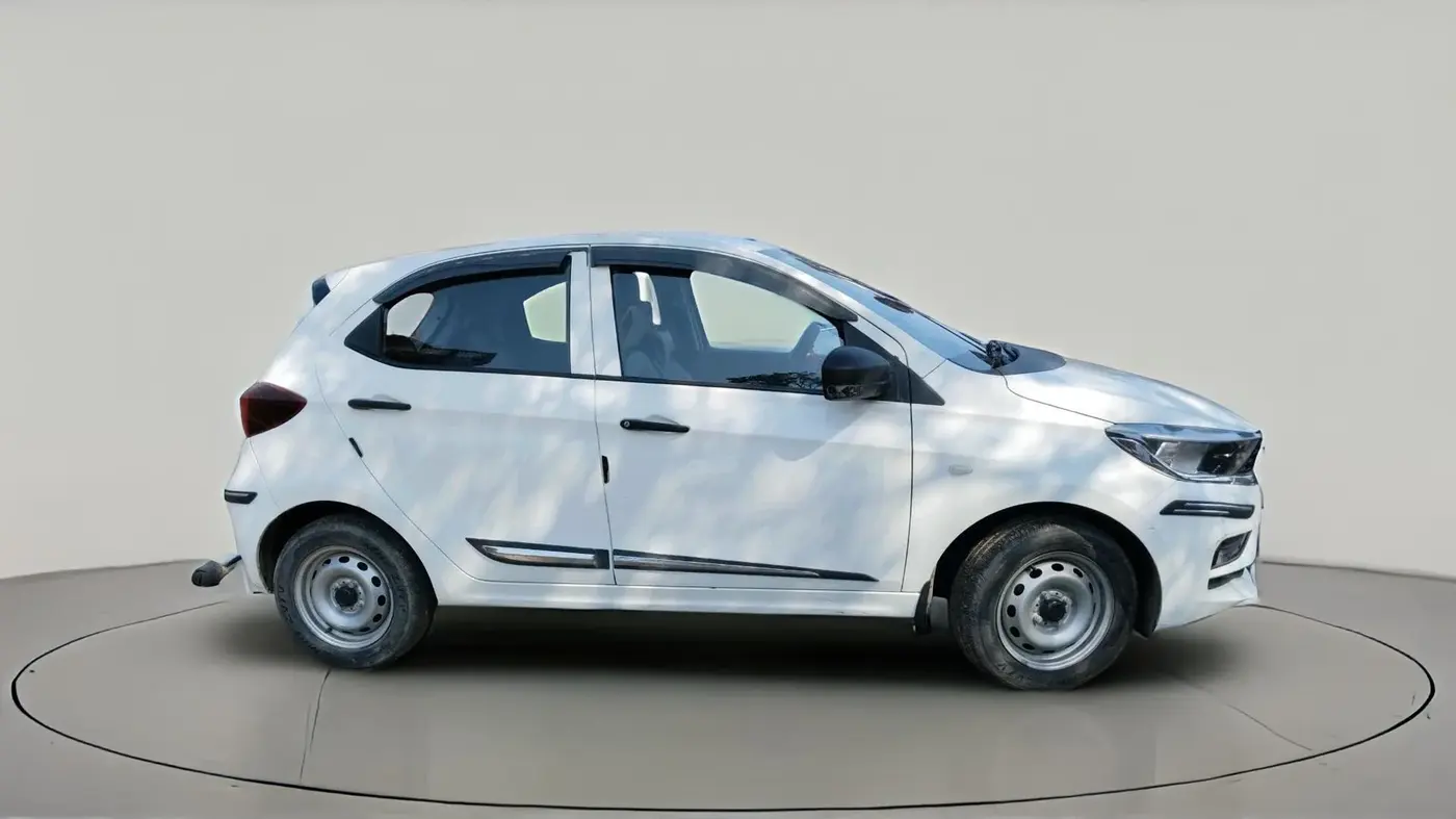 2022 Tata Tiago XE PETROL, Petrol, Manual, 15,094 km, exterior