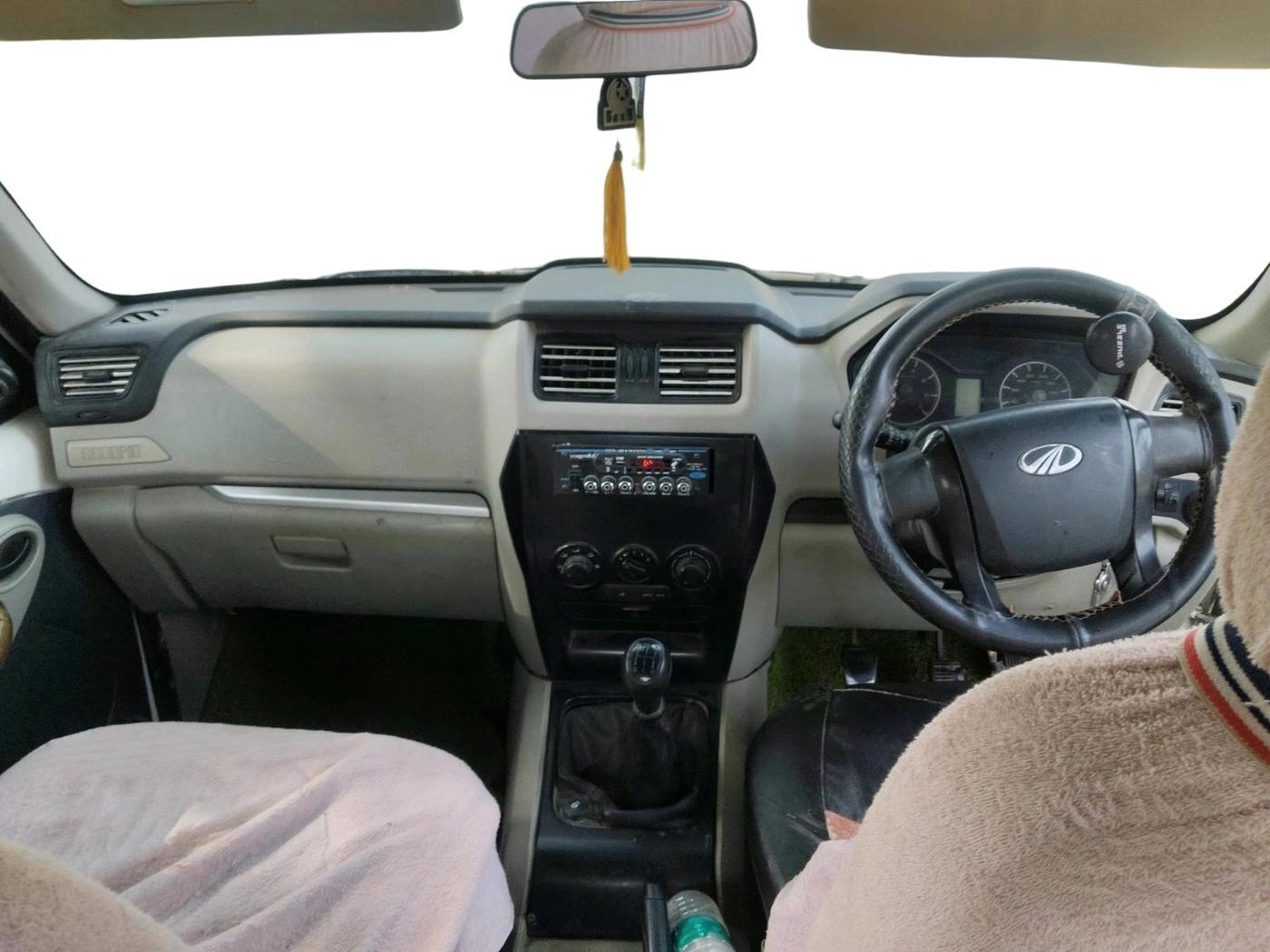2017 Mahindra Scorpio S4, Diesel, Manual, 18,214 km, interior