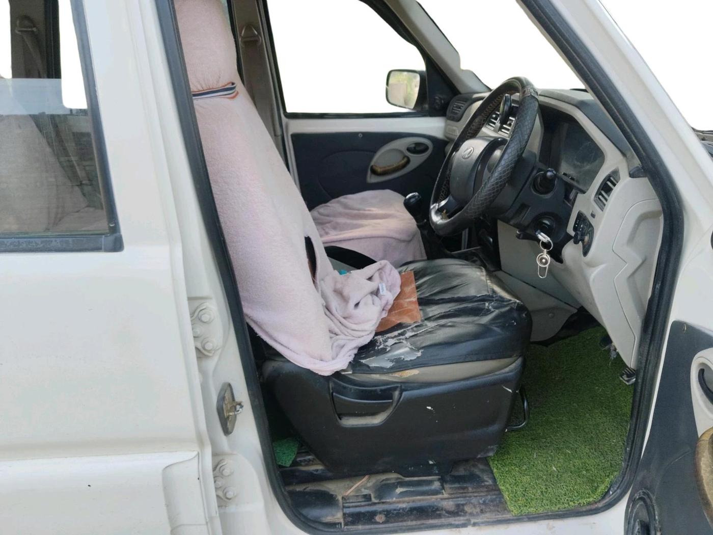 2017 Mahindra Scorpio S4, Diesel, Manual, 18,214 km, interior