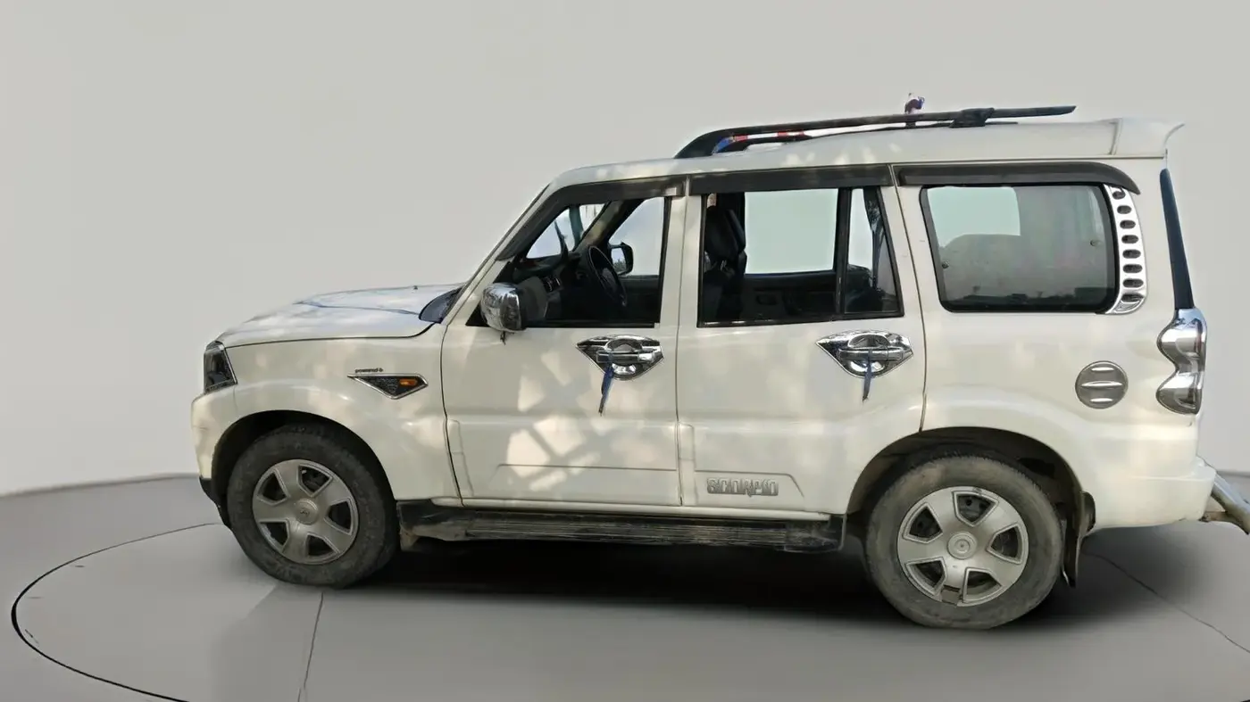 2017 Mahindra Scorpio S6 PLUS, Diesel, Manual, 1,18,986 km, exterior