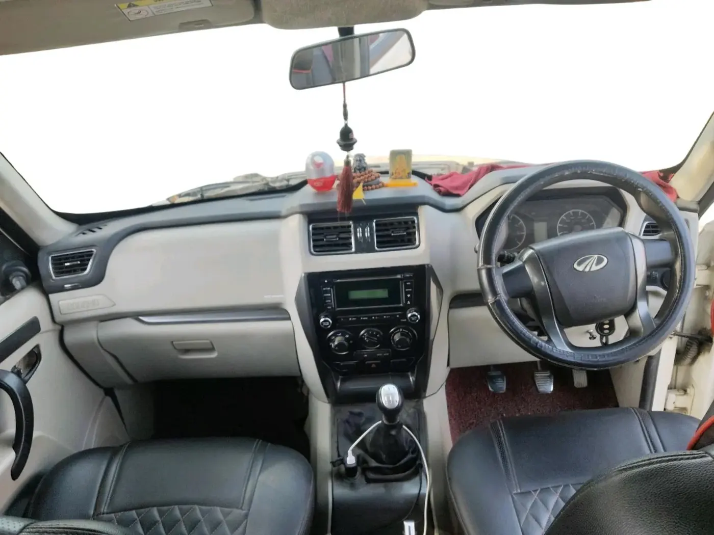 2017 Mahindra Scorpio S6 PLUS, Diesel, Manual, 1,18,986 km, interior