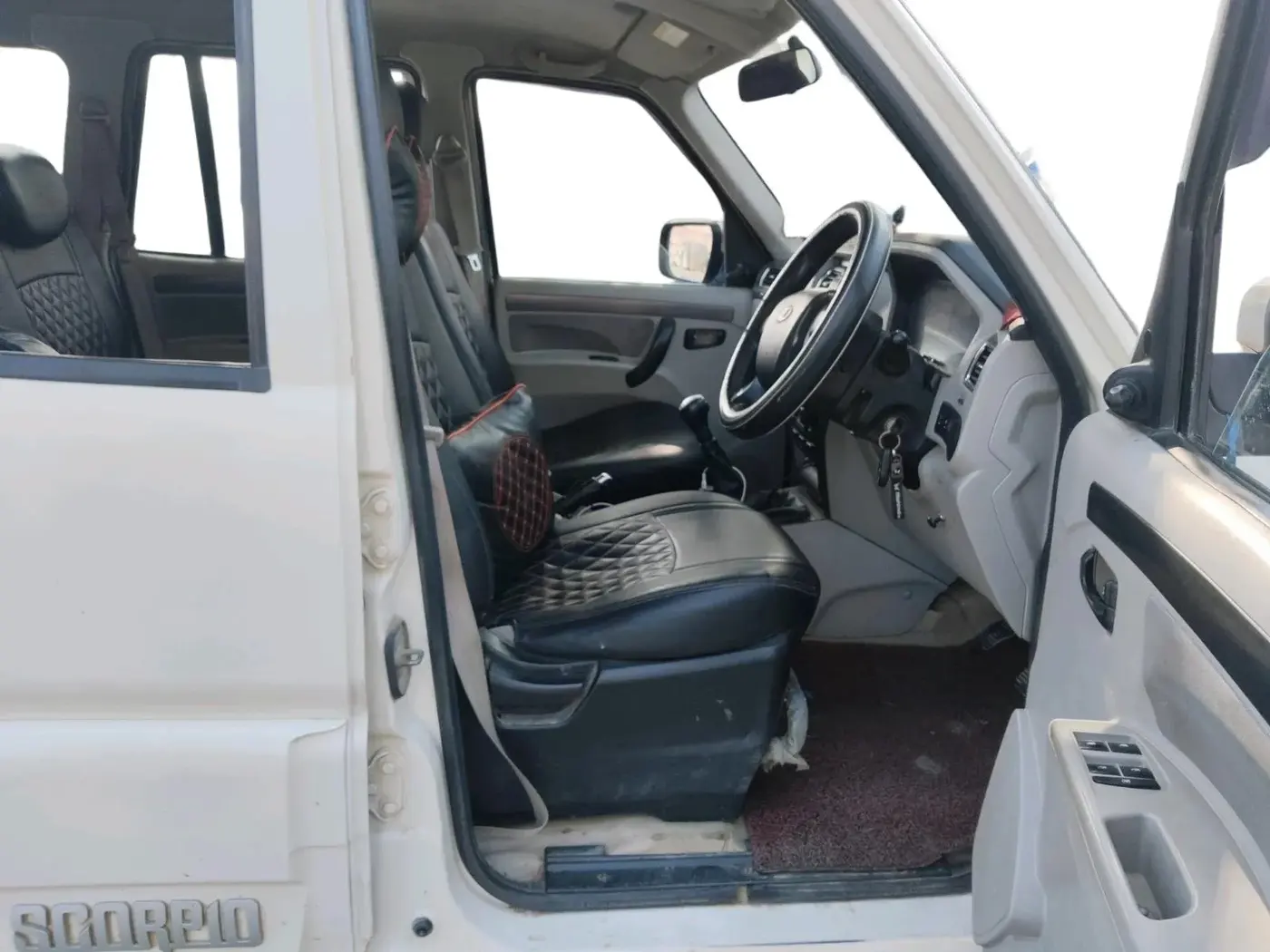 2017 Mahindra Scorpio S6 PLUS, Diesel, Manual, 1,18,986 km, interior