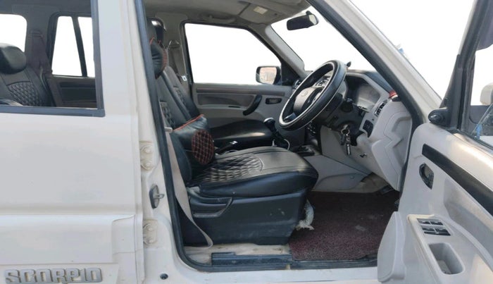 2017 Mahindra Scorpio S6 PLUS, Diesel, Manual, 1,18,986 km, interior