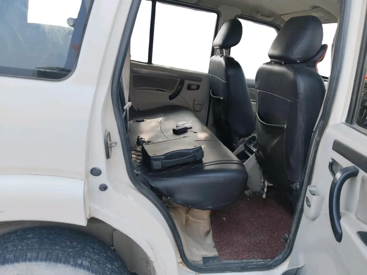 2017 Mahindra Scorpio S6 PLUS, Diesel, Manual, 1,18,986 km, interior