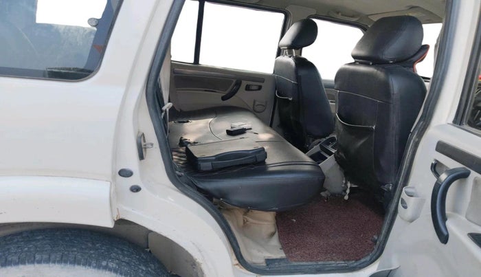 2017 Mahindra Scorpio S6 PLUS, Diesel, Manual, 1,18,986 km, interior