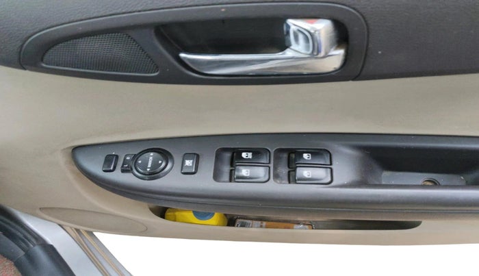 2013 Hyundai Grand i10 SPORTZ 1.2 KAPPA VTVT, Petrol, Manual, 1,09,909 km, interior