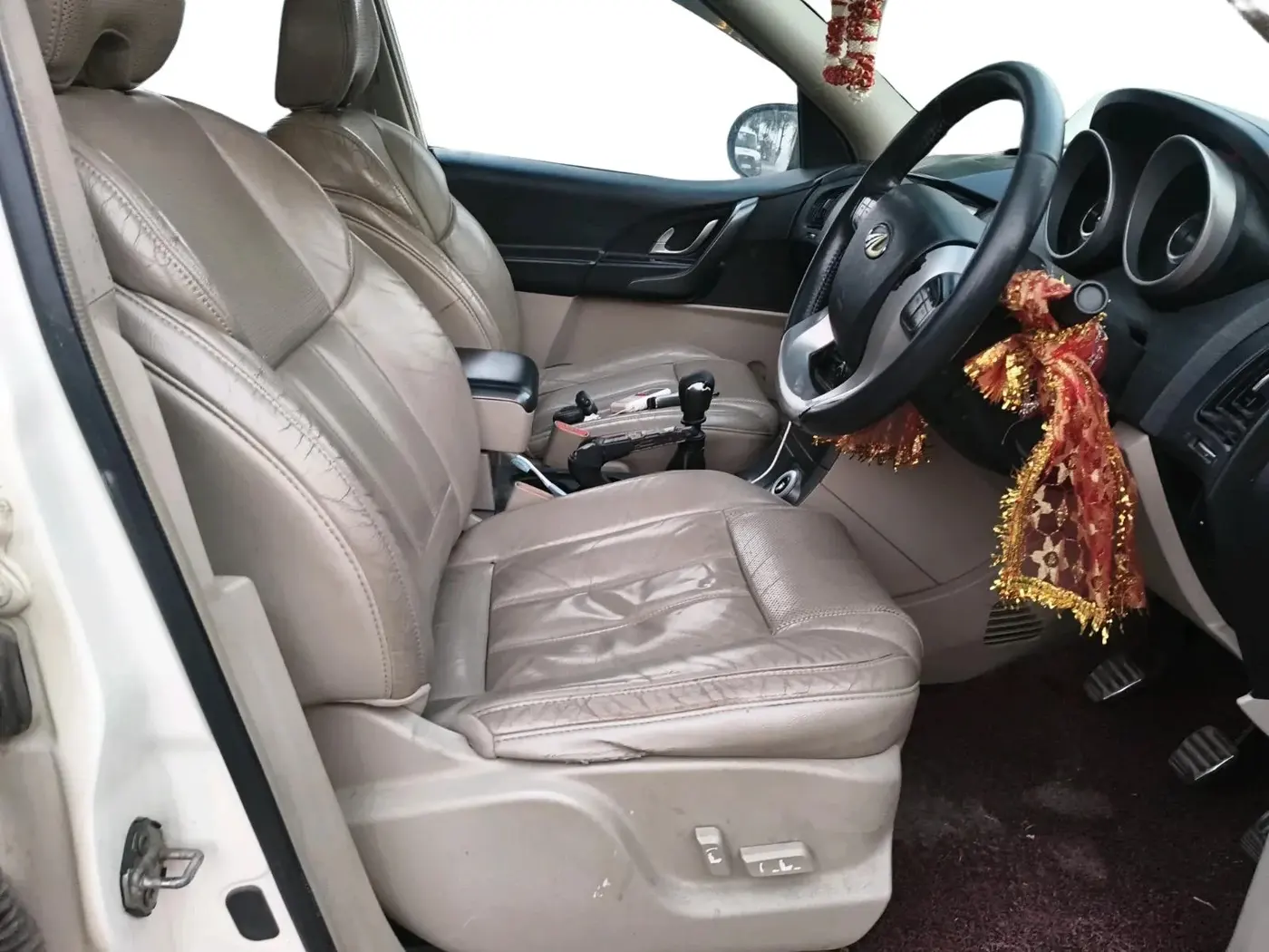 2016 Mahindra XUV500 W10, Diesel, Manual, 89,000 km, interior
