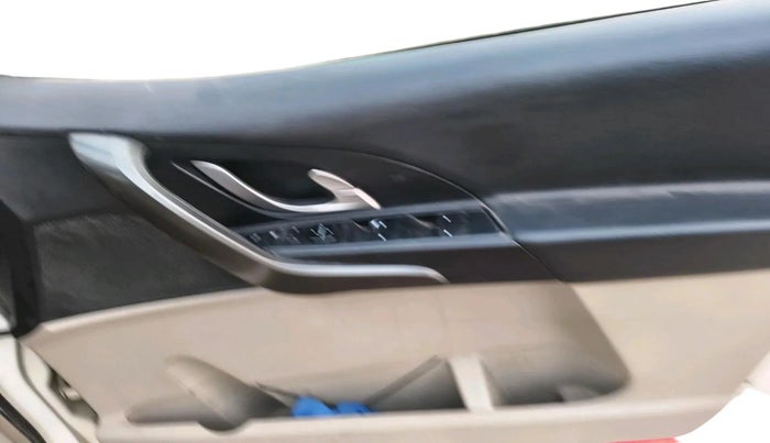 2016 Mahindra XUV500 W10, Diesel, Manual, 87,395 km, interior