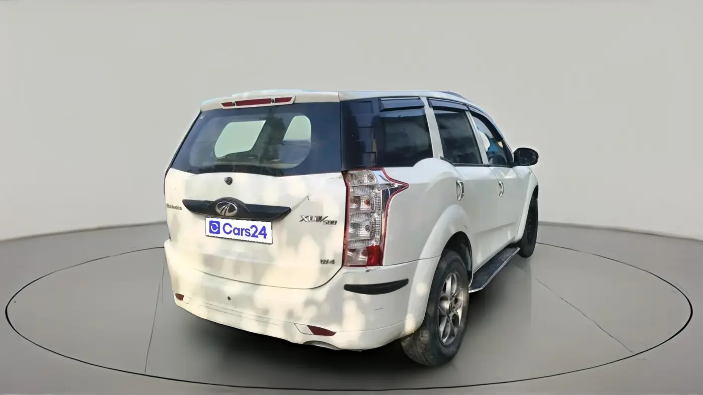2016 Mahindra XUV500 W4, Diesel, Manual, 1,05,607 km, exterior