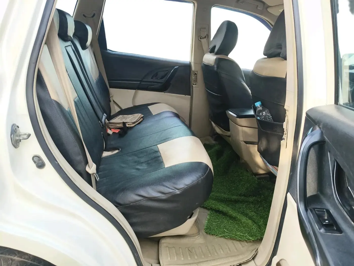 2016 Mahindra XUV500 W4, Diesel, Manual, 1,05,607 km, interior