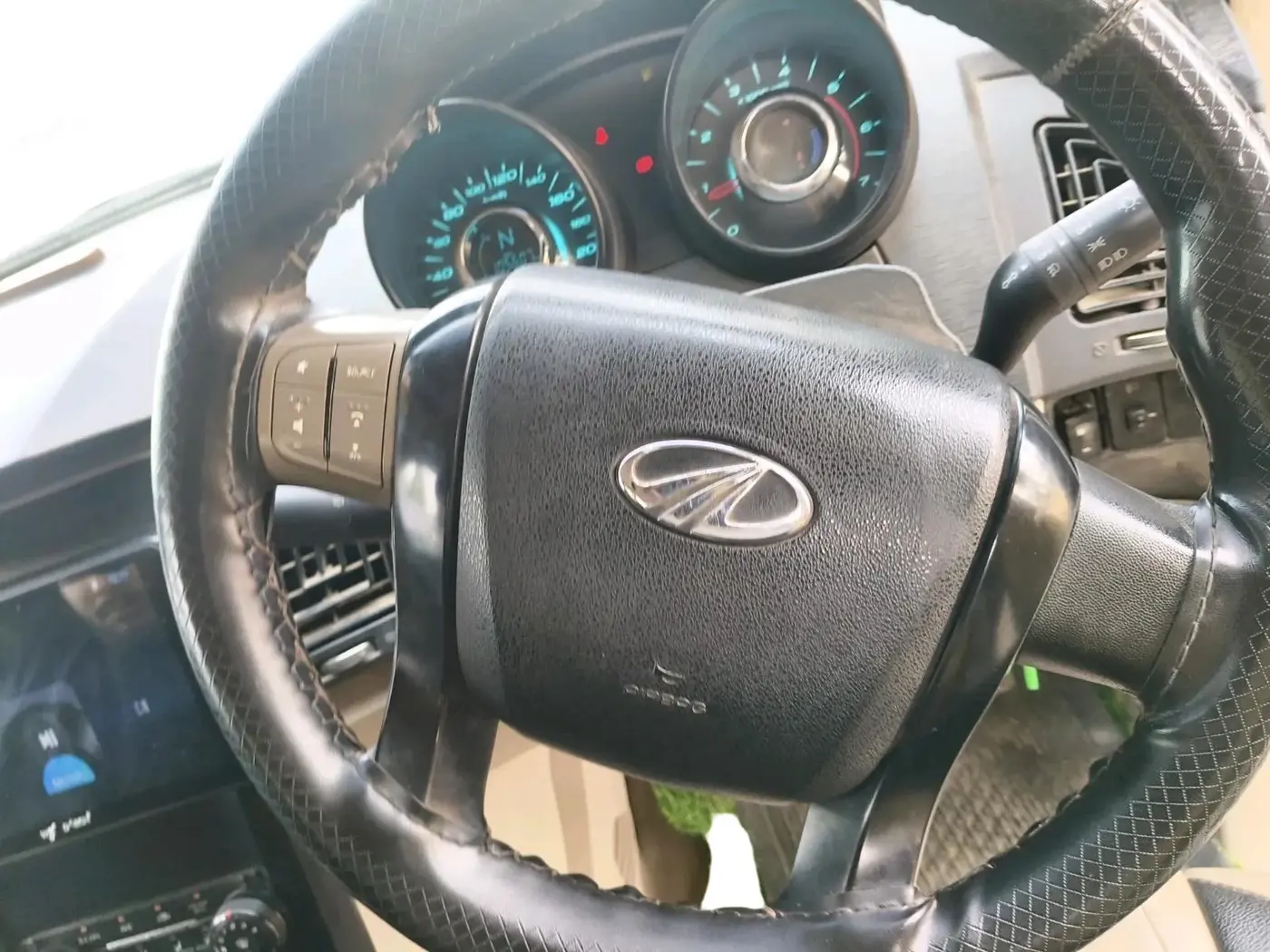 2016 Mahindra XUV500 W4, Diesel, Manual, 1,05,607 km, interior
