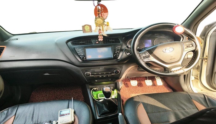 2017 Hyundai i20 Active 1.2 SX, Petrol, Manual, 1,15,735 km, interior