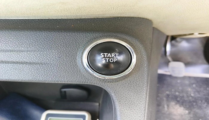 2019 Renault Captur RXE PETROL, CNG, Manual, 88,807 km, interior